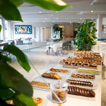 Cormoran Aparthotel 4*